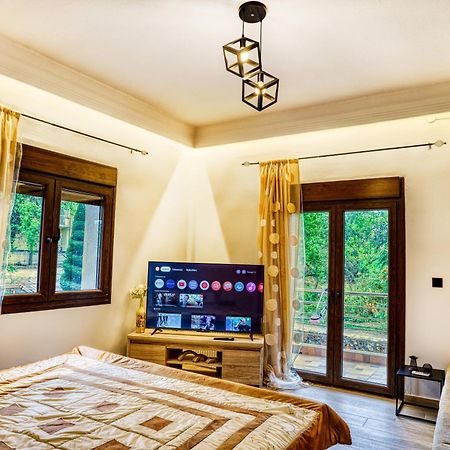 Four Lakes Luxury Suites Amyntaio Buitenkant foto